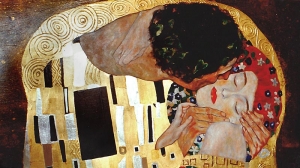 Reproduction du célèbre tableau de Gustav Klimt. Huile, dorure à la feuille de laiton avec décors en reliefs, sur contreplaqué.Dimensions 150x150 cm           