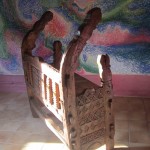 Banc tribal ancien en bois lourd du Nuristan (Afghanistan)