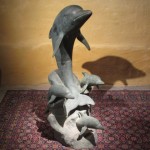 Statue en bronze avec dauphins, pièce décorative pour fontaines et bassins