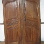 portes d'armoire populaire en noyer, provenant de Haute Loire, XVIIIe siècle