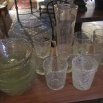 Verres et coupes en verre de Biot. Blanc et vert tendre